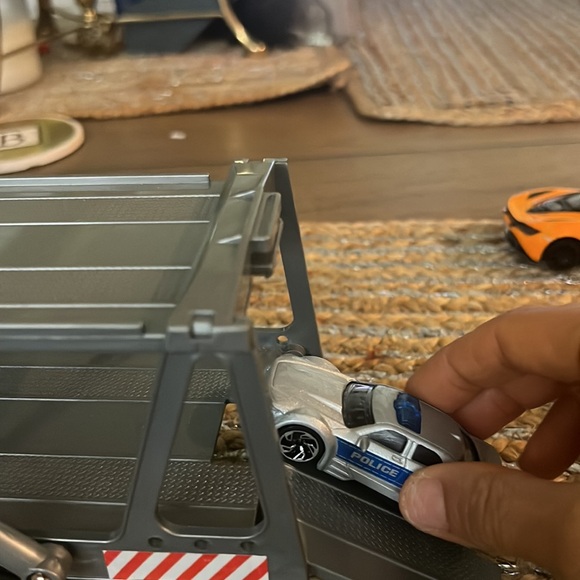 Tow truck has-been used still good condition and functional - Picture 7 of 10